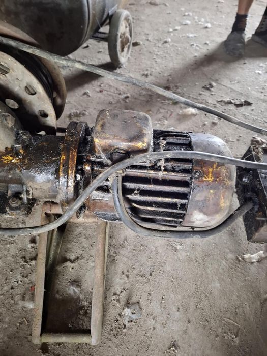 Wyciąg budowlany sprawny silnik 1.5kw