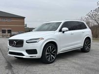 2022 Volvo XC90 T6 Momentum 7-Passenger