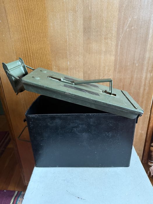 Металевий ящик для інструментів