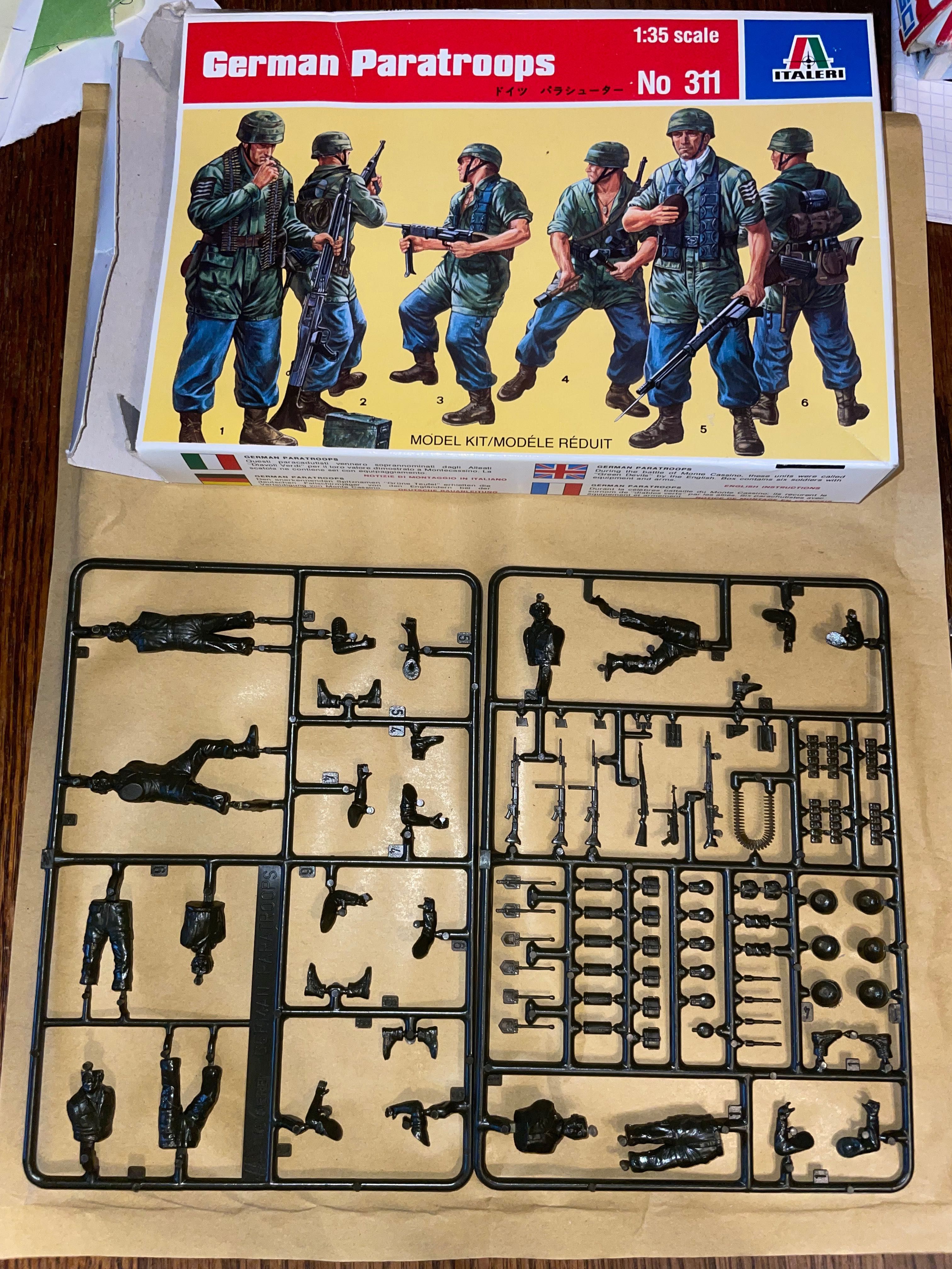 German Paratroops  1:35 Italeri