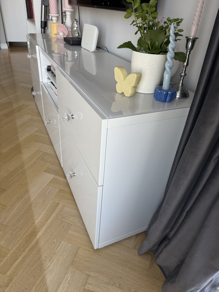 Szafka RTV IKEA BESTA – biała, nowoczesna, pojemna