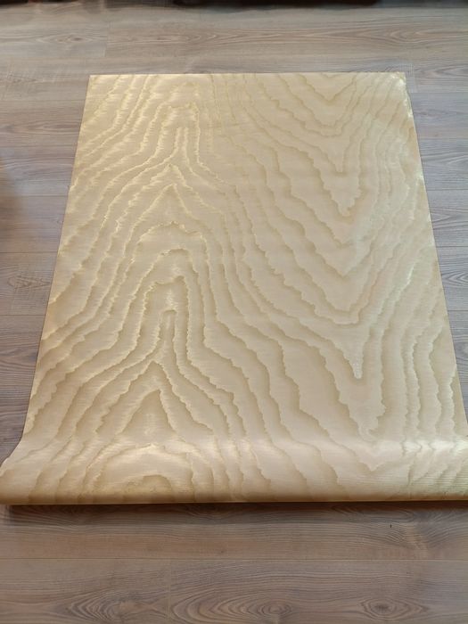 Продам Виниловые моющие обои золотистые.