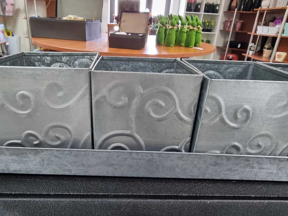 donice osłonki metalowe ogrodowe doniczki kwiaty kwietniki metalowa