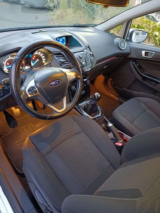 FORD FIESTA carro a gasolina - econômico ideal para a cidade