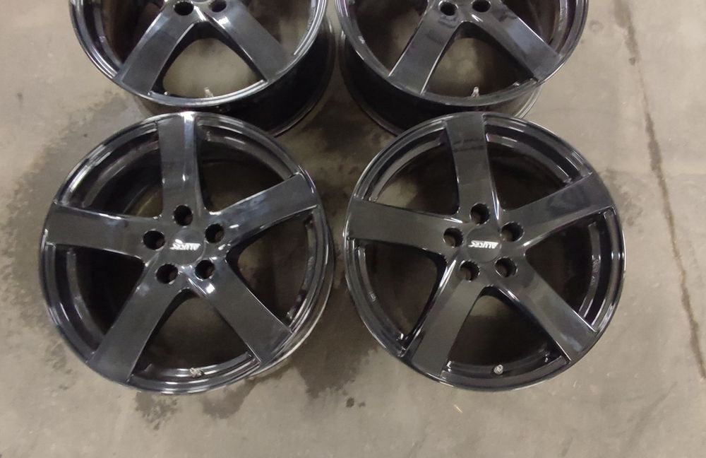 18 5x112  VW Audi komplet felg aluminiowych czarne piękne