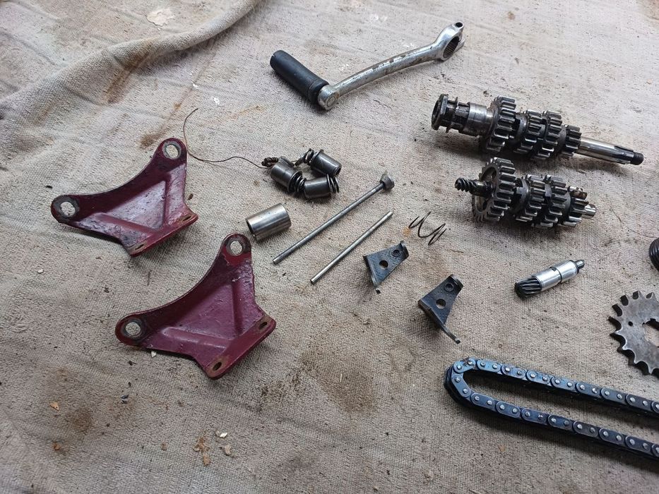 Ява 634/175 , Чезет 501 ,502  коробка,корзина, вилочки