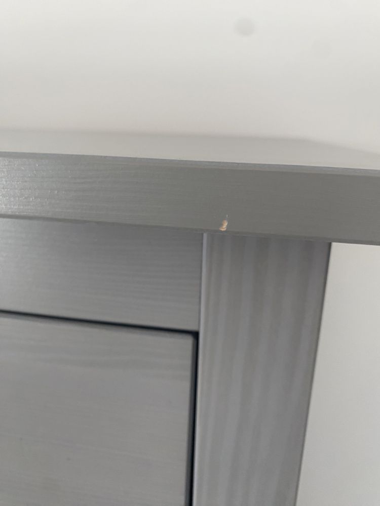 Cómoda cinzenta HEMNES com 3 gavetas com muito pouco uso.