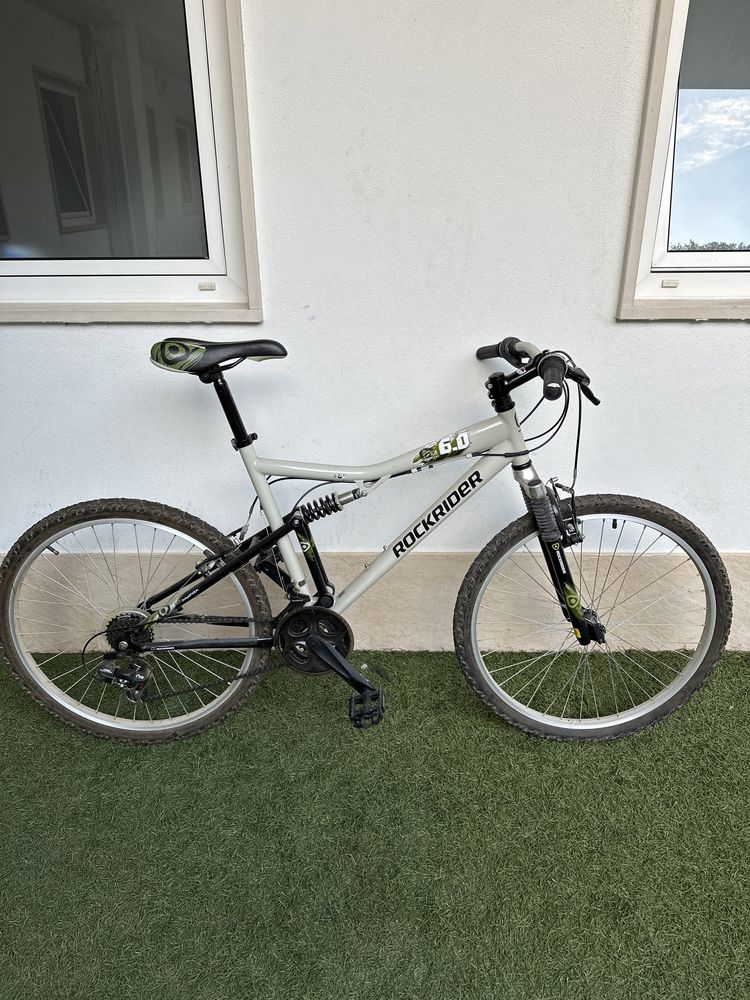 Bicicleta suspensão total roda 26