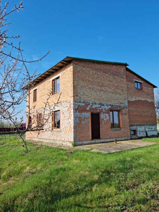 Продам будинок 180 кв. з  ділянкою 25сот по ціні квартири.