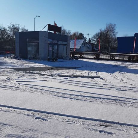 Plac z biurem do wynajęcia na dowolną działalność gospodarczą.