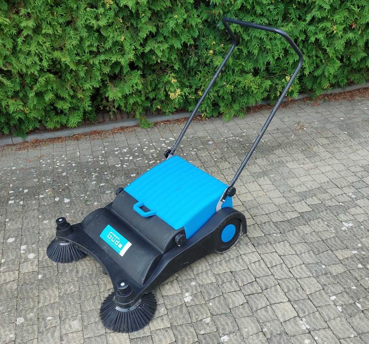 Duża ręczna zamiatarka GUDE GKM82, 82cm