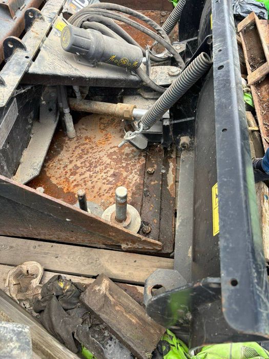 Гідравлічний поворотний сніговий відвал
до JCB225 ОРИГІНАЛ