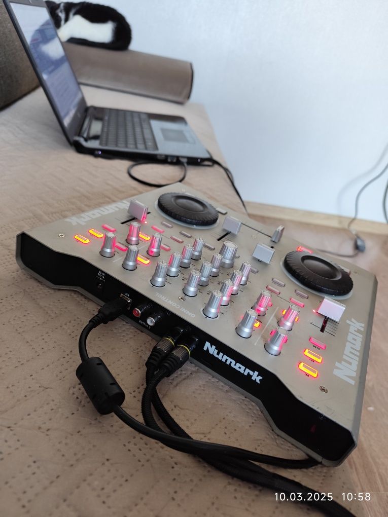 Kontroler mixer MIDI numark