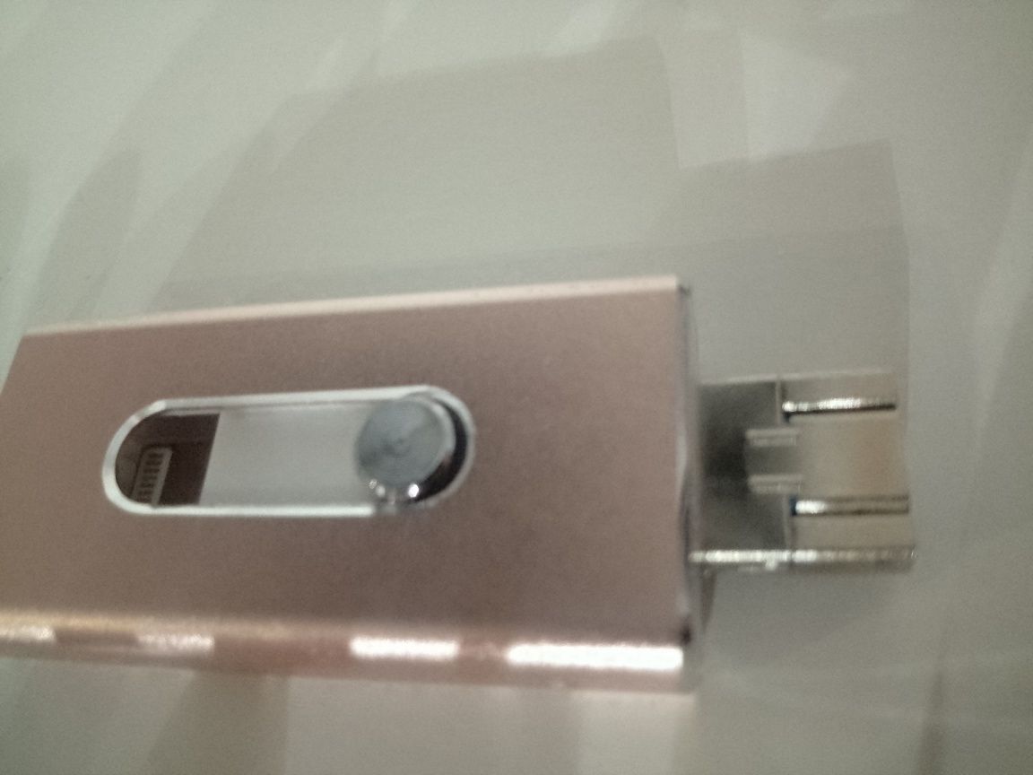 Pamięć USB do przerzucania danych z telefonu