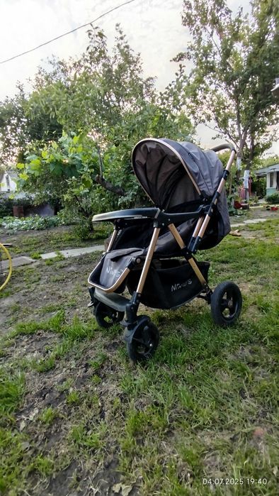 Дитяча прогулянкова коляска
