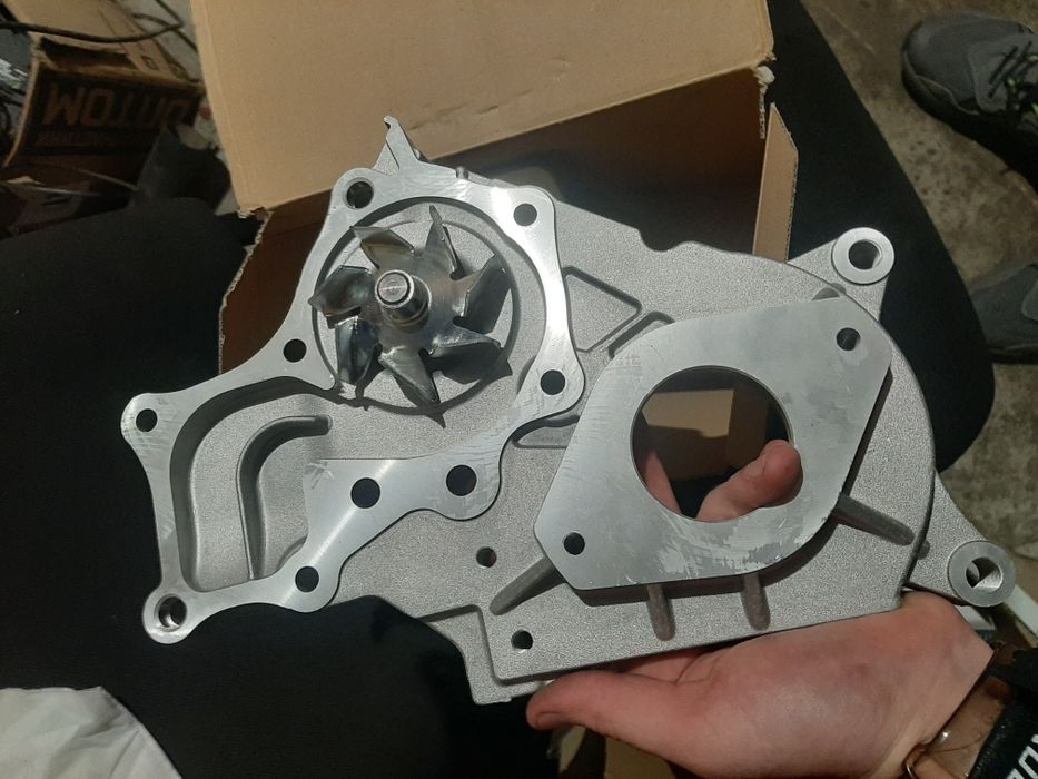 Тойота: Помпа Водяний насос BUGATTI PA10076