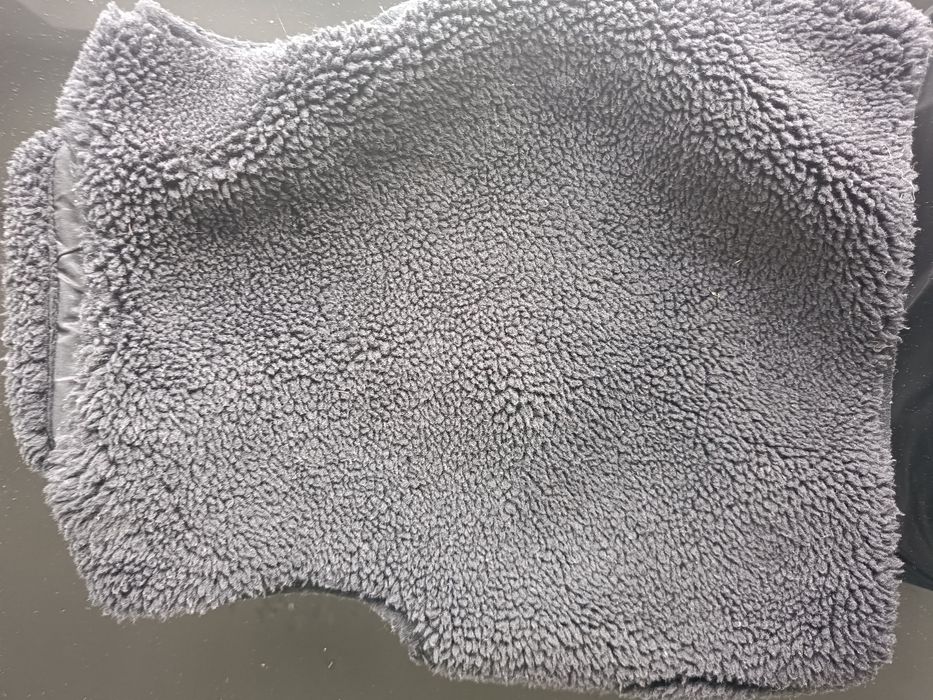 Czarna kamizelka baranek Calvin klein 18 miesięcy