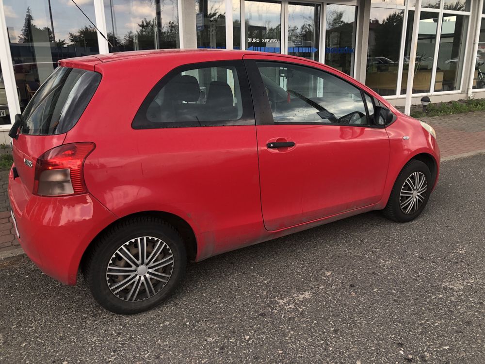 Toyota Yaris uszkodzona; GAZ