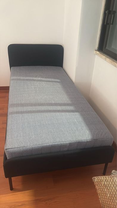 Cama e colchão/ marca Ikea