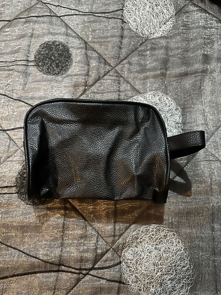 Bolsa necessaire de couro preto