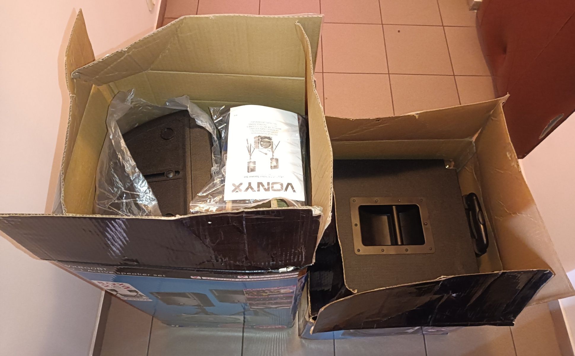 Zestaw nagłośnieniowy 2x kolumna plus sub basówka aktywna Vonyx 

Zest