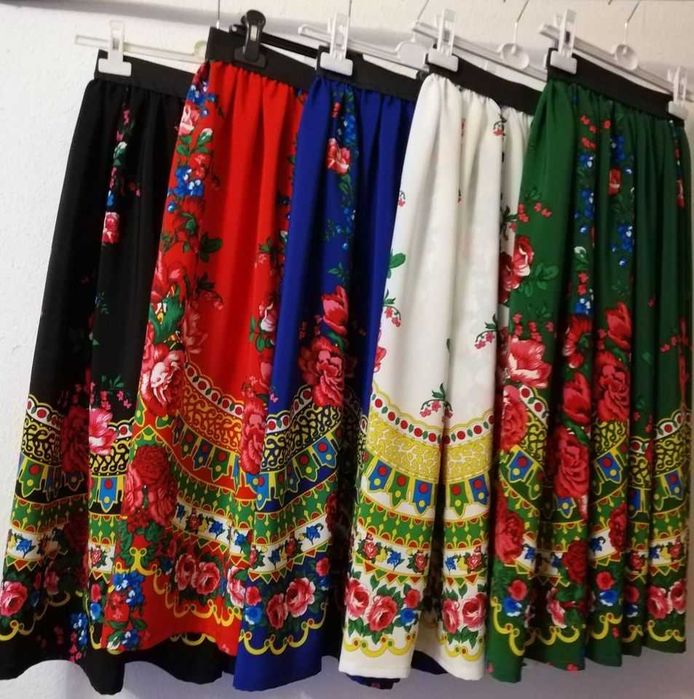 Spódnica ludowa czerwona w kwiaty, XL(42)