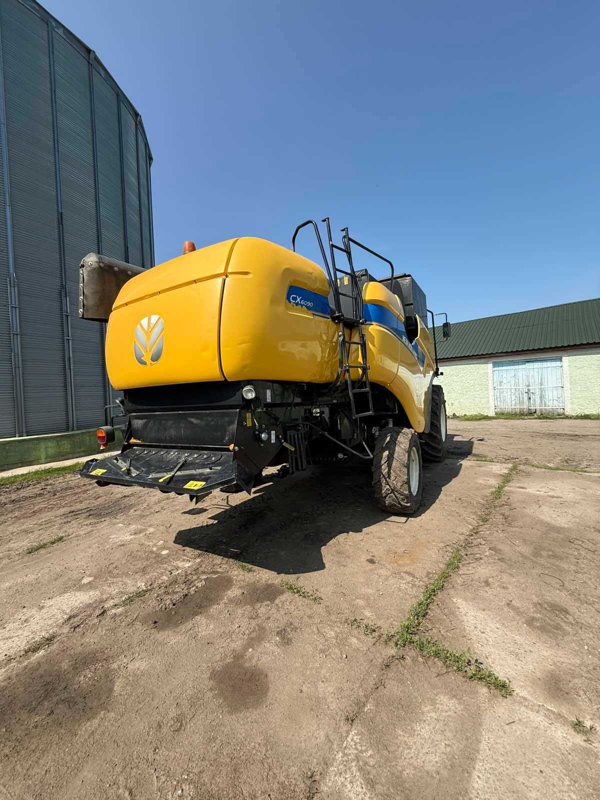 Комбайн зернозбиральний  New Holland  СХ-6090