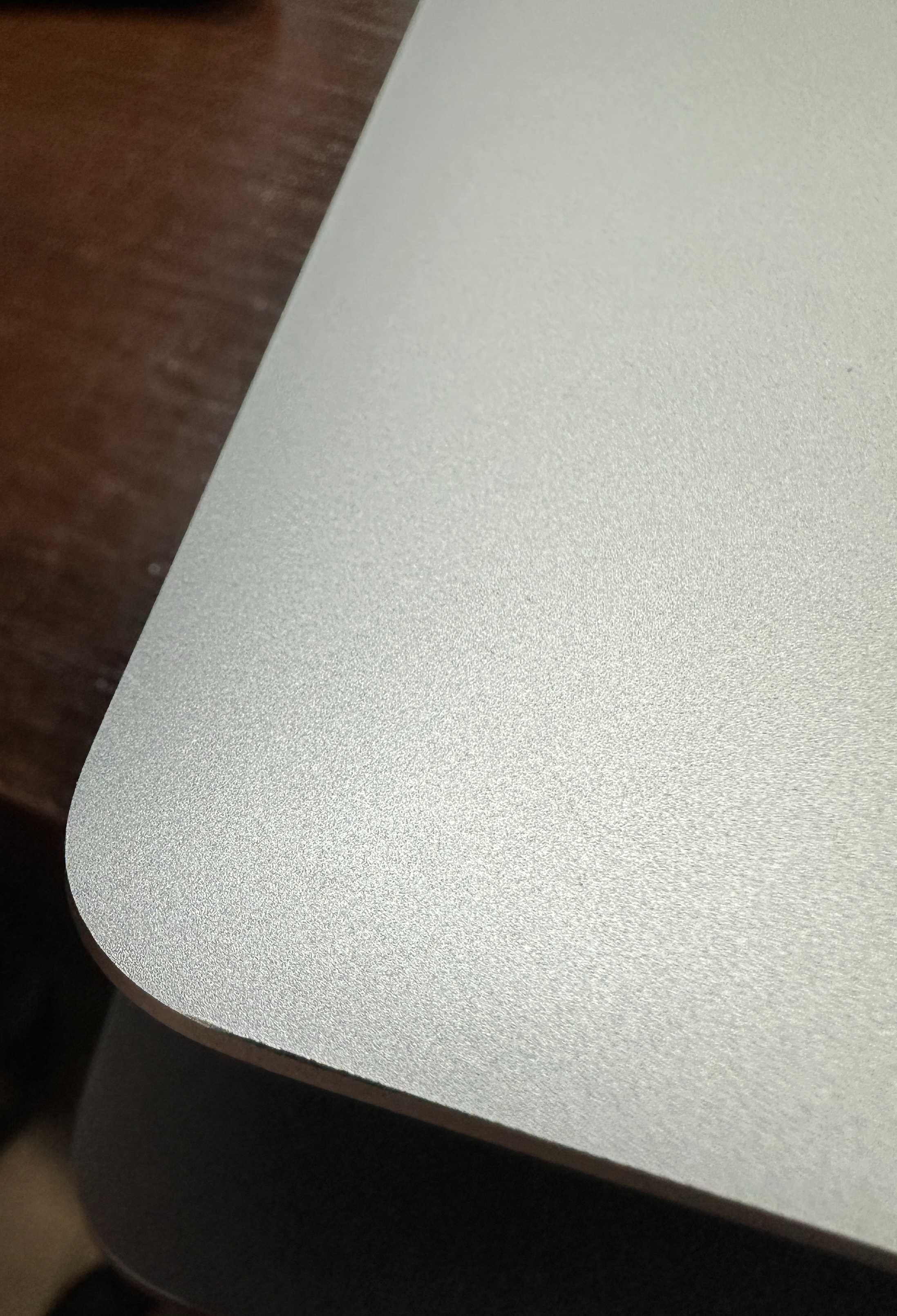 Zadbany MacBook Pro 13", 16 GB RAM, 256 GB SSD, Apple M1