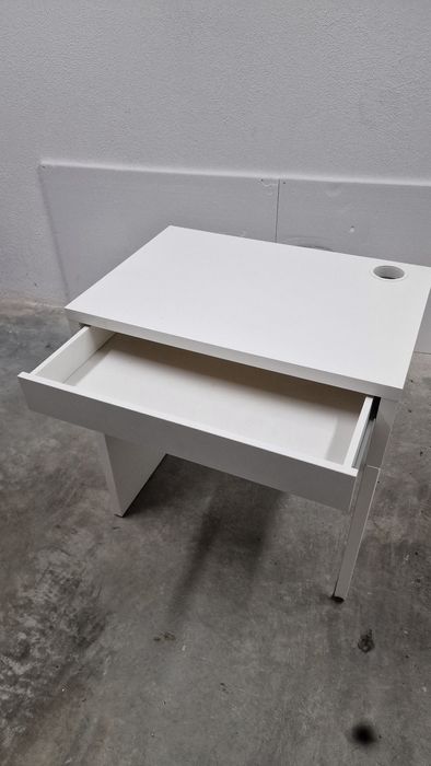 Secretária criança