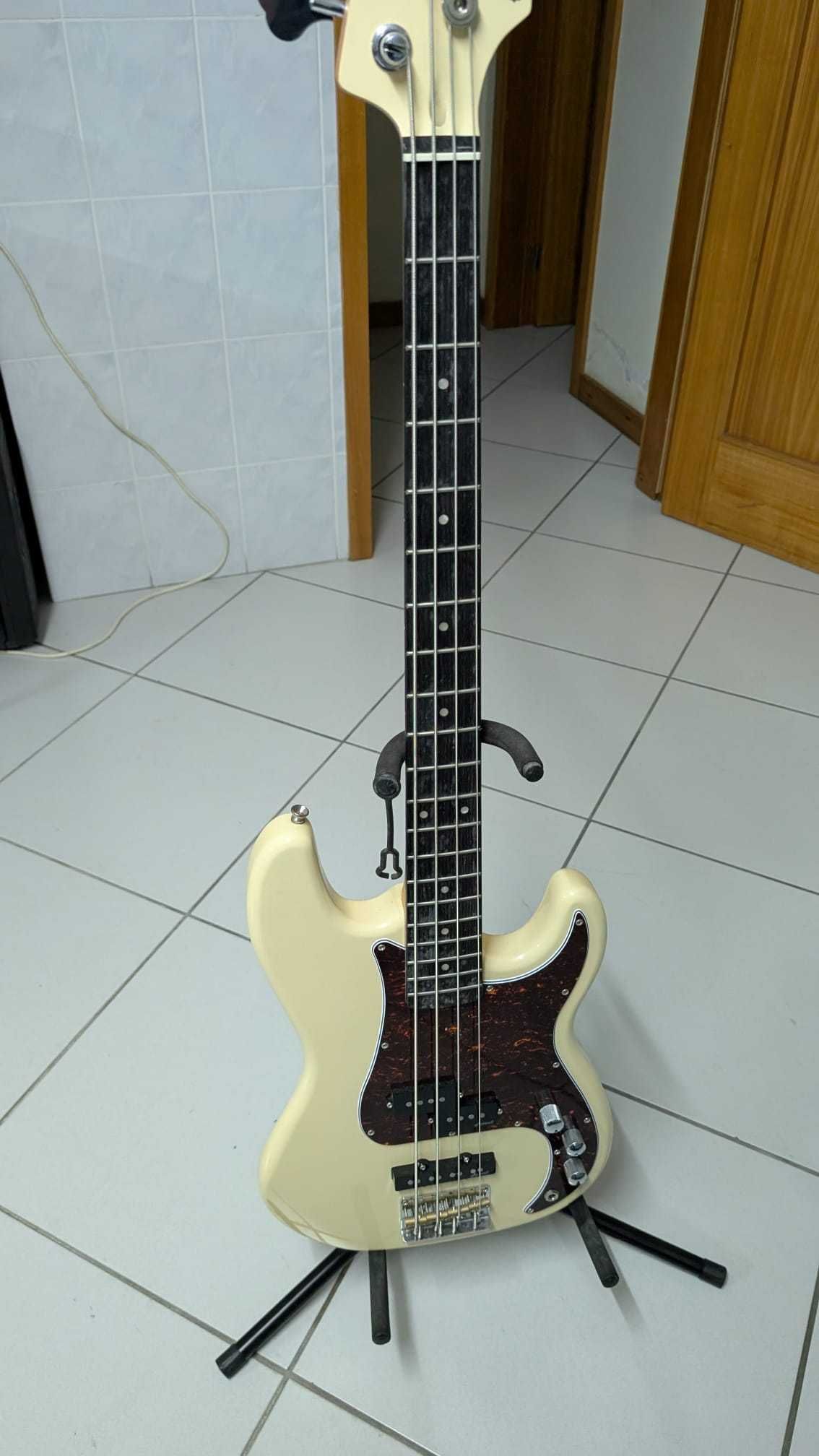 Baixo Harley Benton PJ-74, como novo