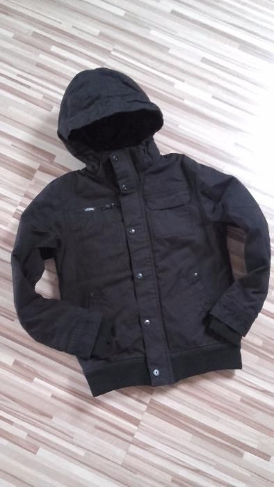 Czarna kurtka na jesień H&M kaptur 146 cm 10 11 lat