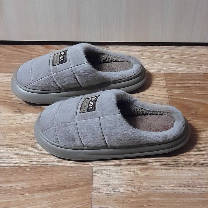 Шлёпанцы. Тапки.