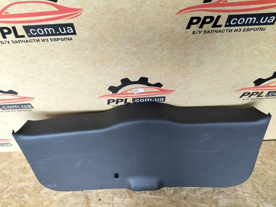 Skoda Yeti 2009-2017 Карта обшивка кришки багажника 5L6867975B