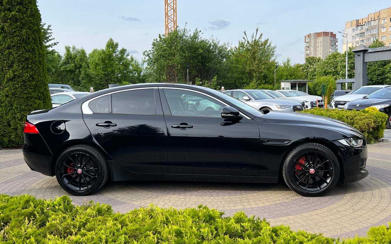 Jaguar XE 2017 року