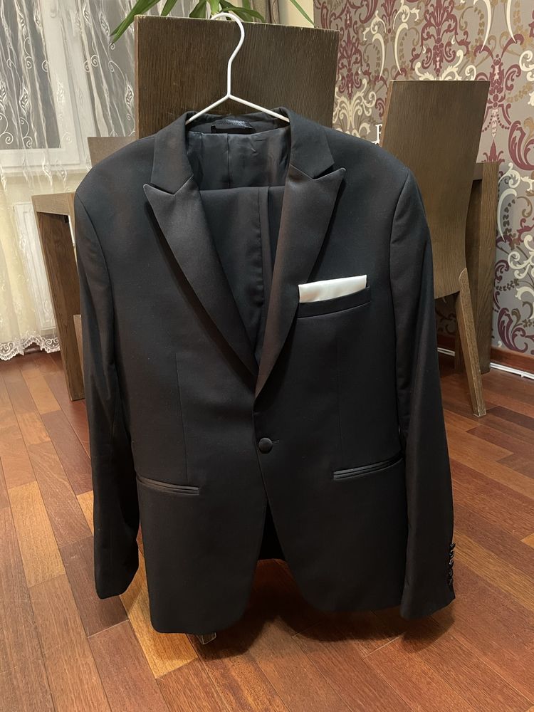 Smoking czarny Vizarro 52L (182 cm)