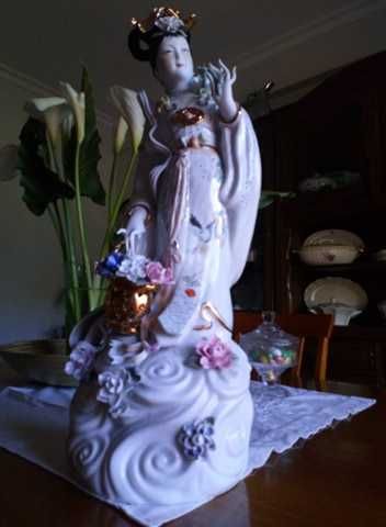 Estatueta de chinesa em porcelana