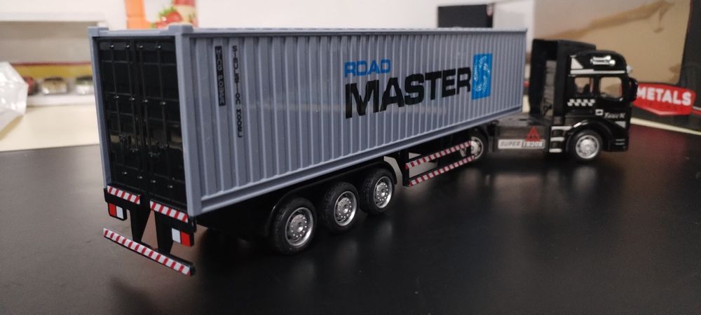 Miniatura Camião conteiner novo na caixa