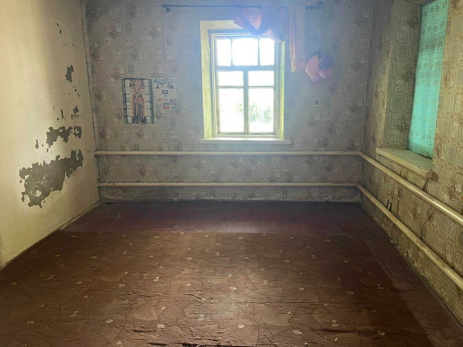 Продається  будинок у селі Парпурівці 28 с землі