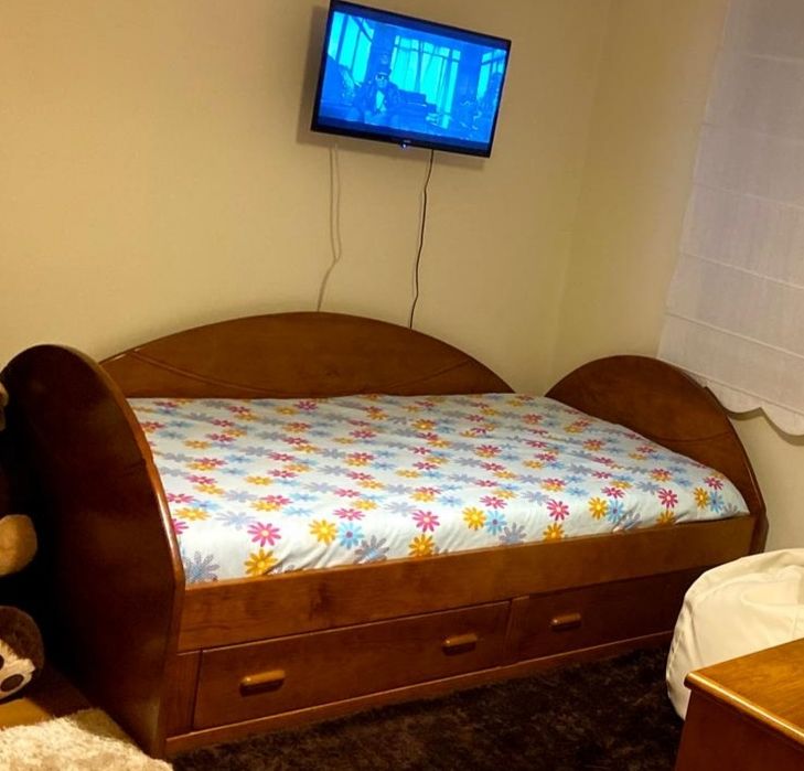 Cama em madeira + estrado + colchao