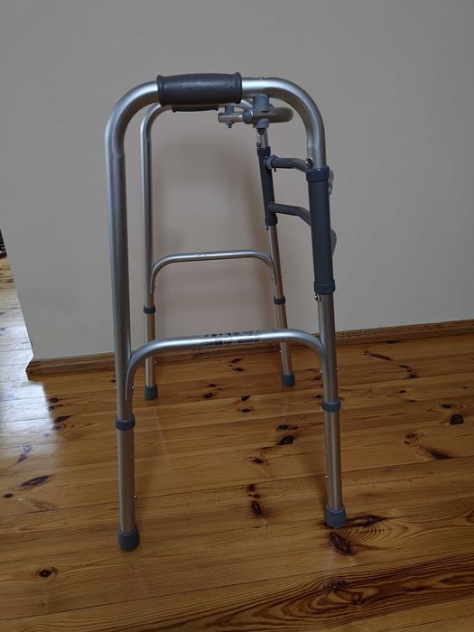 Balkonik ułatwiający chodzenie Tripla VITEA CARE, chodzik