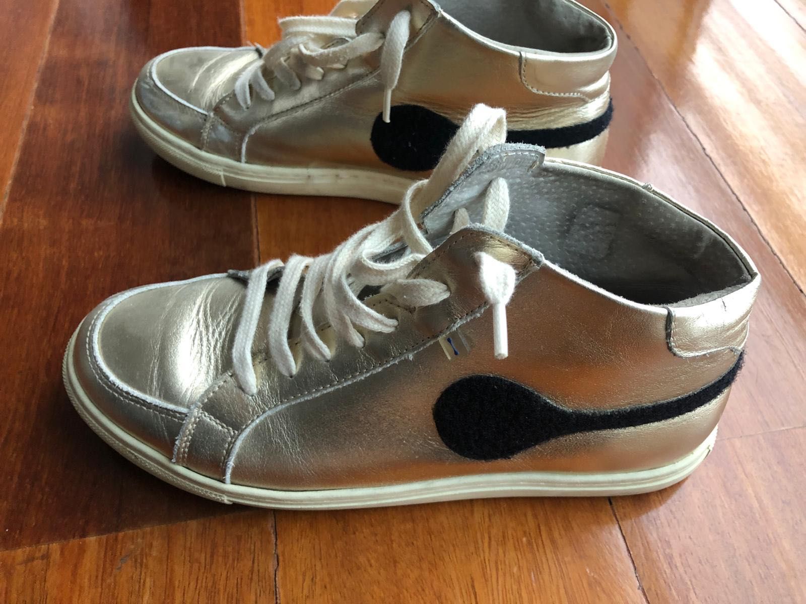 Tenis dourados Ishoes