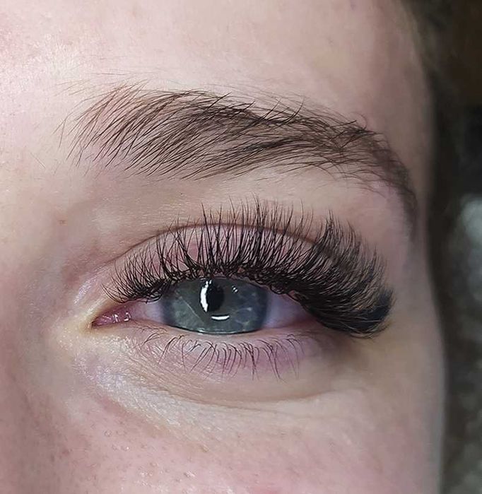 przedłużanie rzęs laminowanie rzęs laminowanie brwi korekta brwi