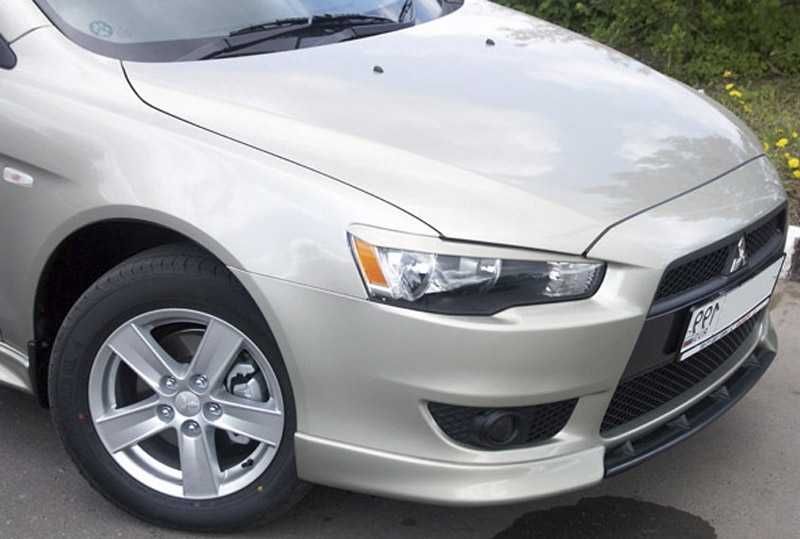 Уголки переднего бампера Lancer X Накладки на бампер Клыки Лансер 10