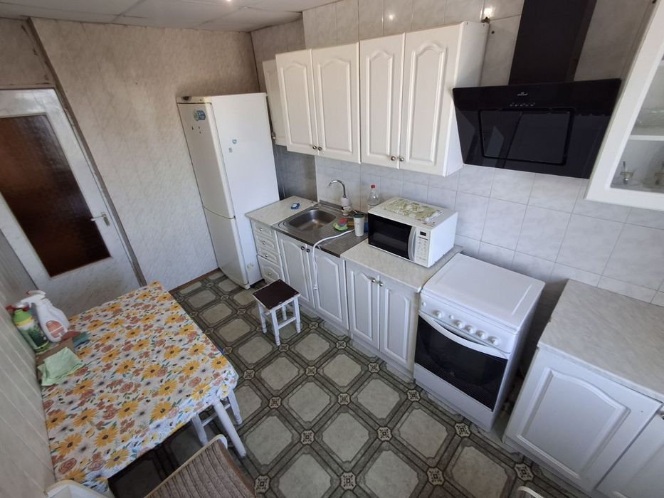 Продається, трикімнатна квартира, Кущівка.