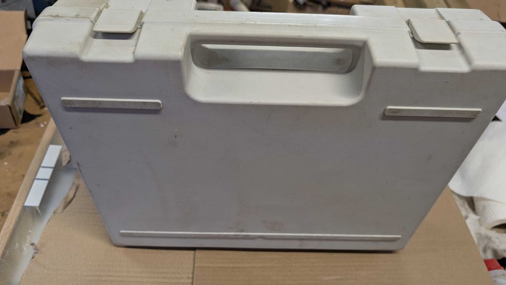 Caixa para  ferramenta/maquinas aparafusadora berbequim BOSCH