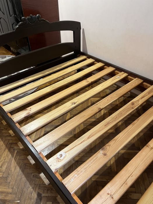 Продам деревʼяне ліжко