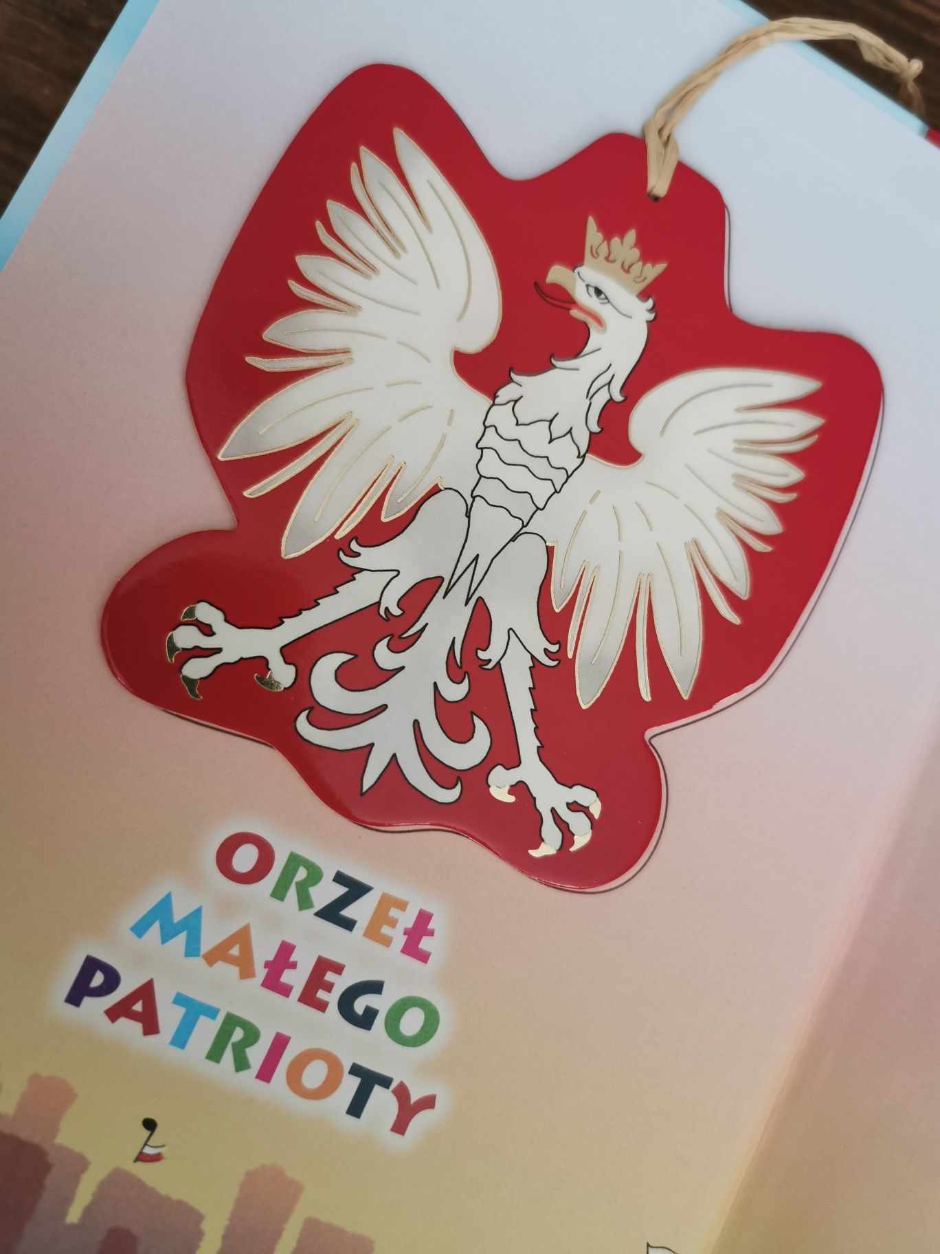 Księga małego patrioty - naklejki, kolorowanki, pieśni, nuty, poezje