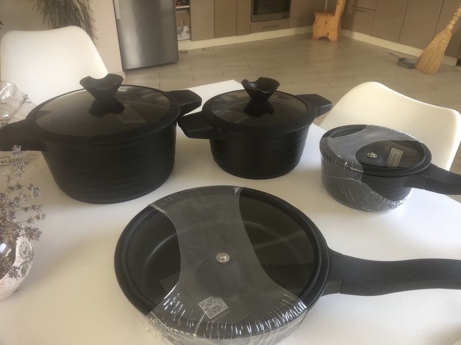 Продам набір каструль
