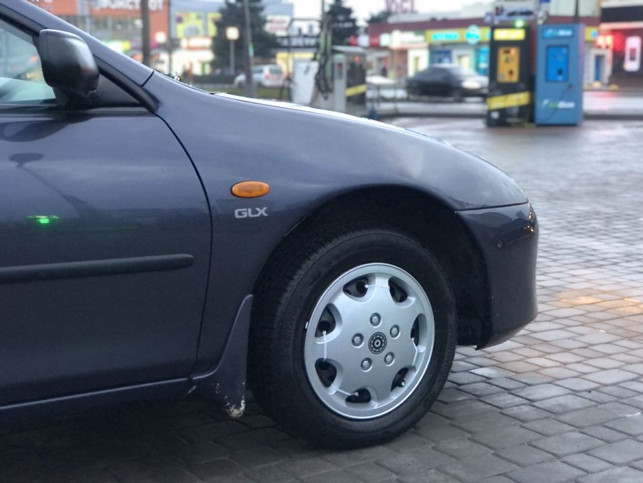 Mazda 323F BA 1998