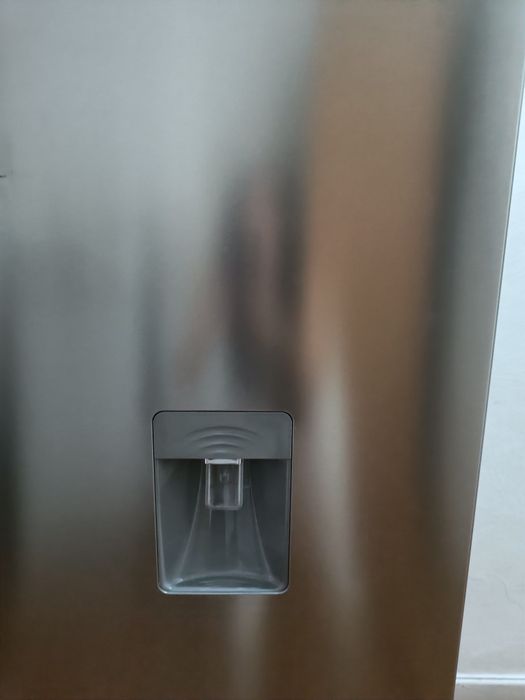 Frigorífico Electronia com dispensador de água